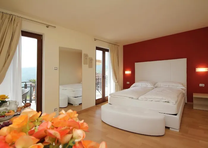 La Fenice E Sole Tremosine