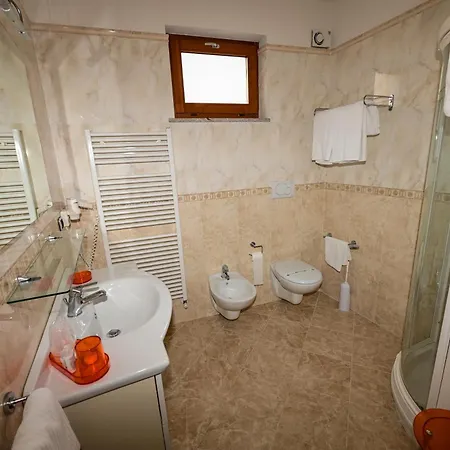 La Fenice E Sole Tremosine